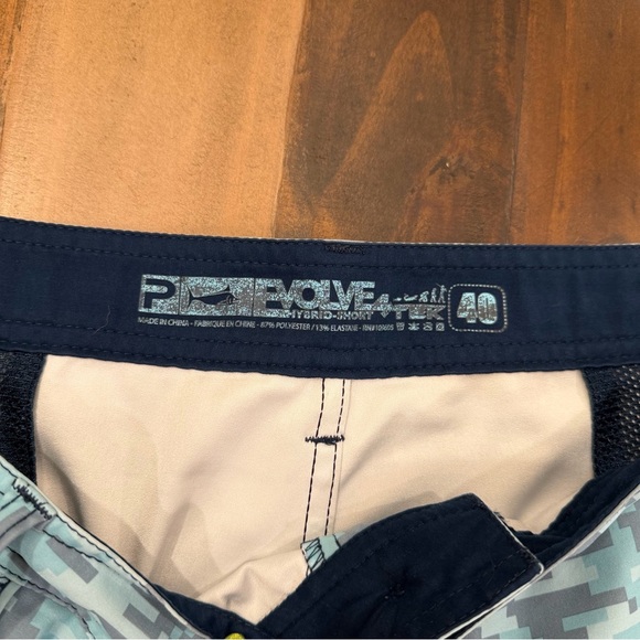 Bundle of 4 Men’s Pelagic Shorts - Picture 7 of 11